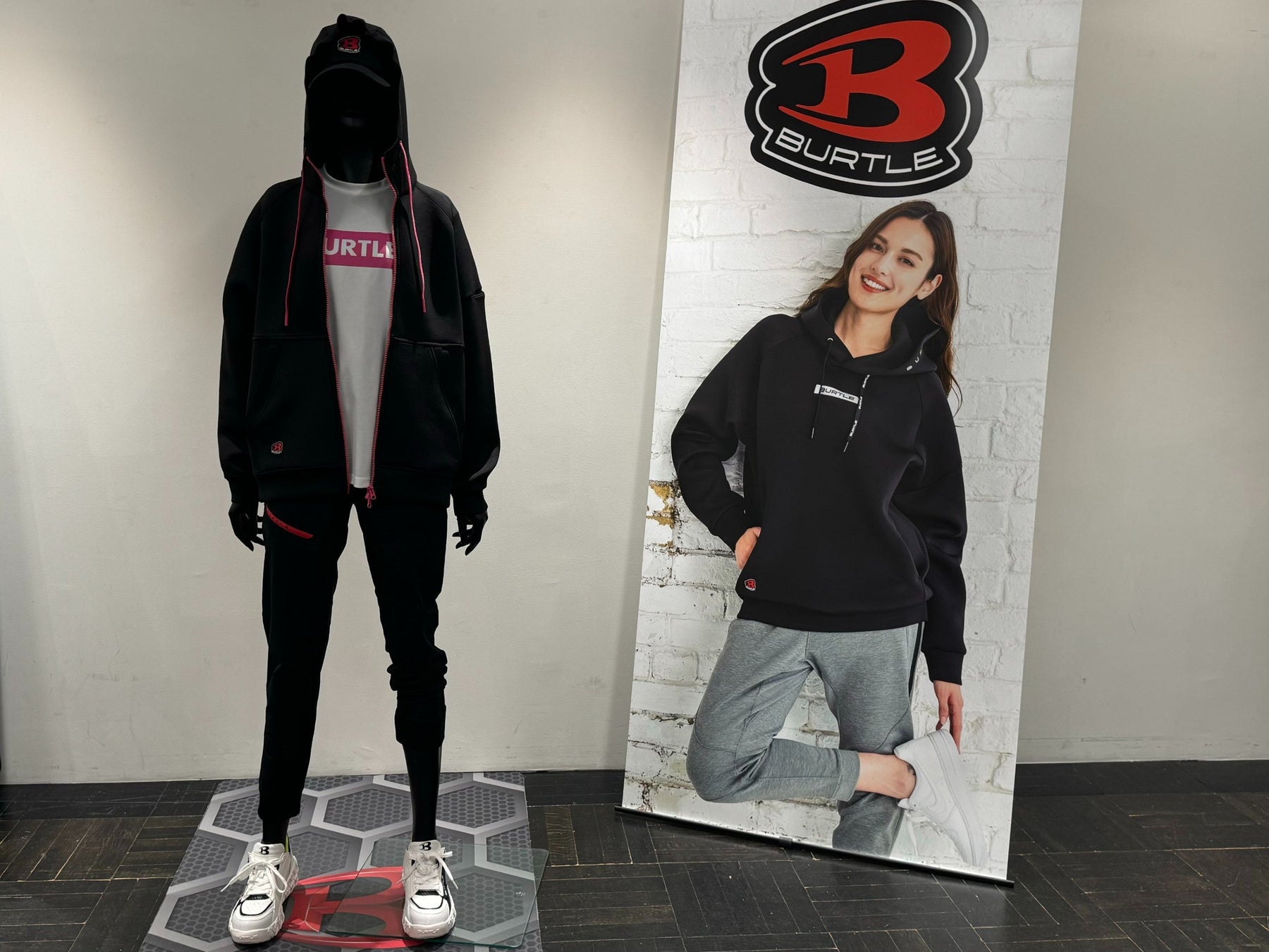 残暑厳しい中ですが、バートル2026秋冬新作『4095 エアーテックフーディ』入荷しました👏