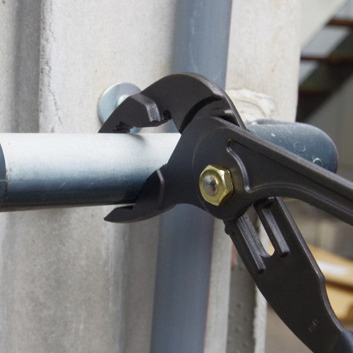 配管工事や電気工事でのロックナット等の締め付けに【黒金】超軽量ウォーターポンププライヤー（黒金）