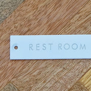 ポッシュリビング 63956 サインプレート REST ROOM ホワイト