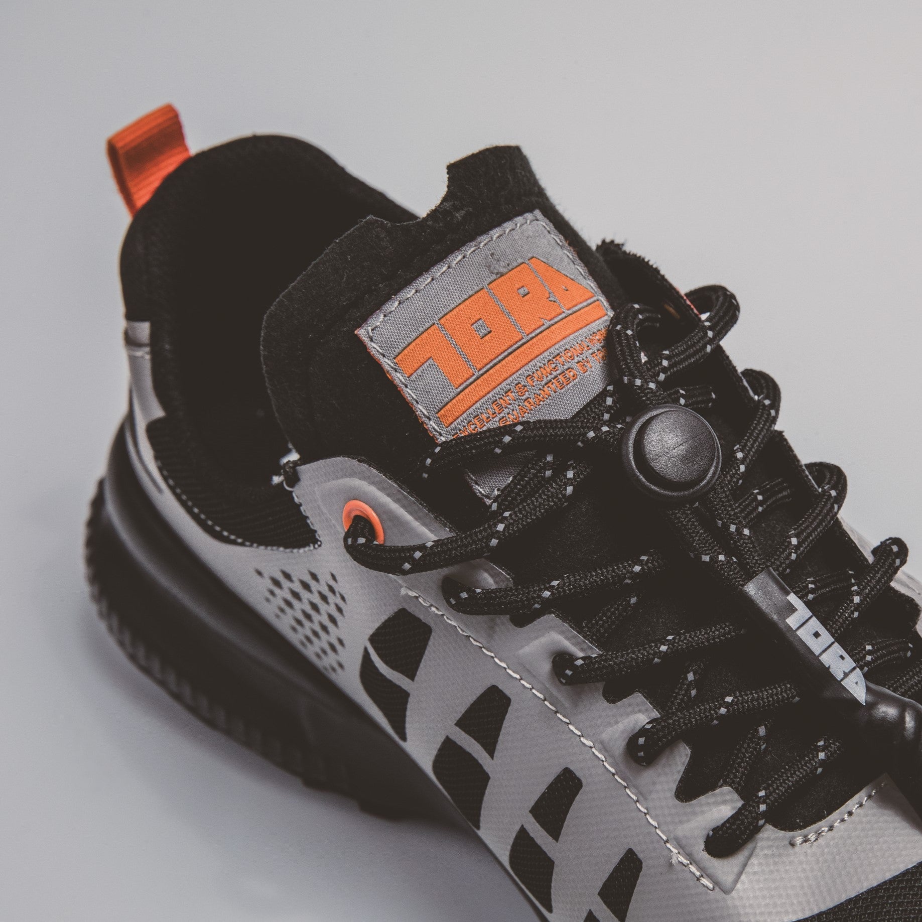 寅壱 0287-964 セーフティスニーカー グレー 着用画