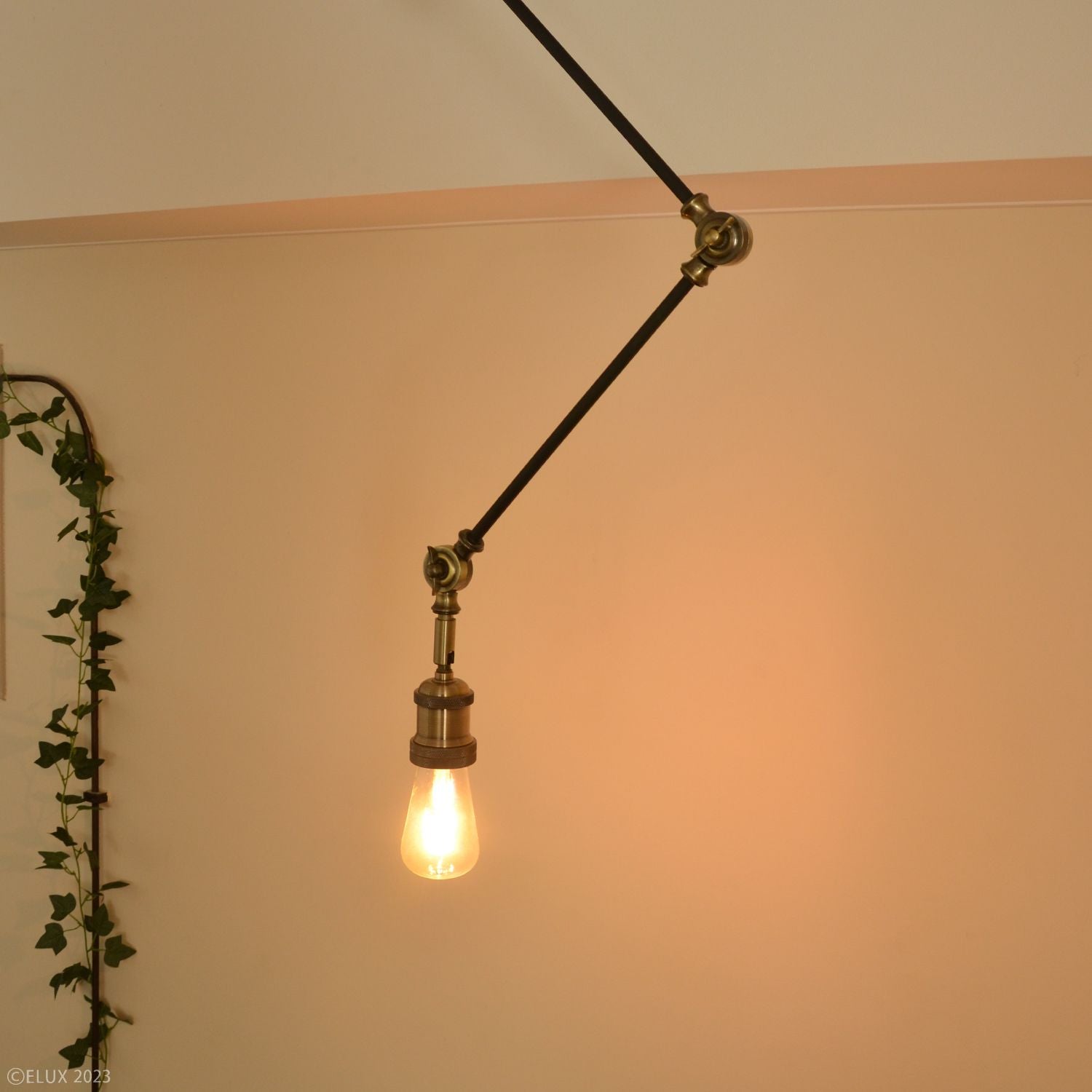 ［ほぼ新品】ELUX KISK3 ダクトレール用アームライト E26 ELUX Original 照明 ダイニング おしゃれ アームライト 北欧