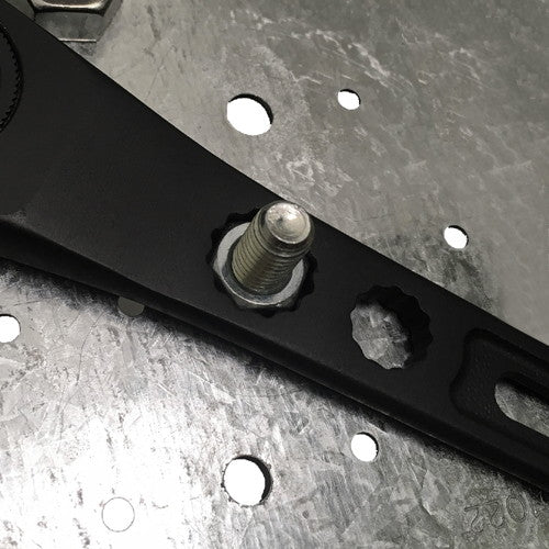 足場作業時に便利！多機能モンキーレンチ【黒金】ギア付モンキーレンチ