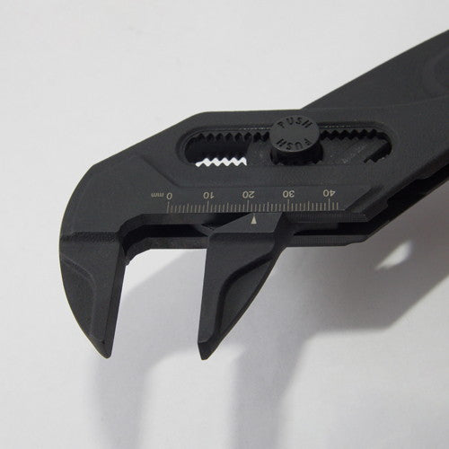 配管工事、自動車整備などボルト、ナット、パイプを掴んで回す様々な作業に【黒金】パワーモンキープライヤー