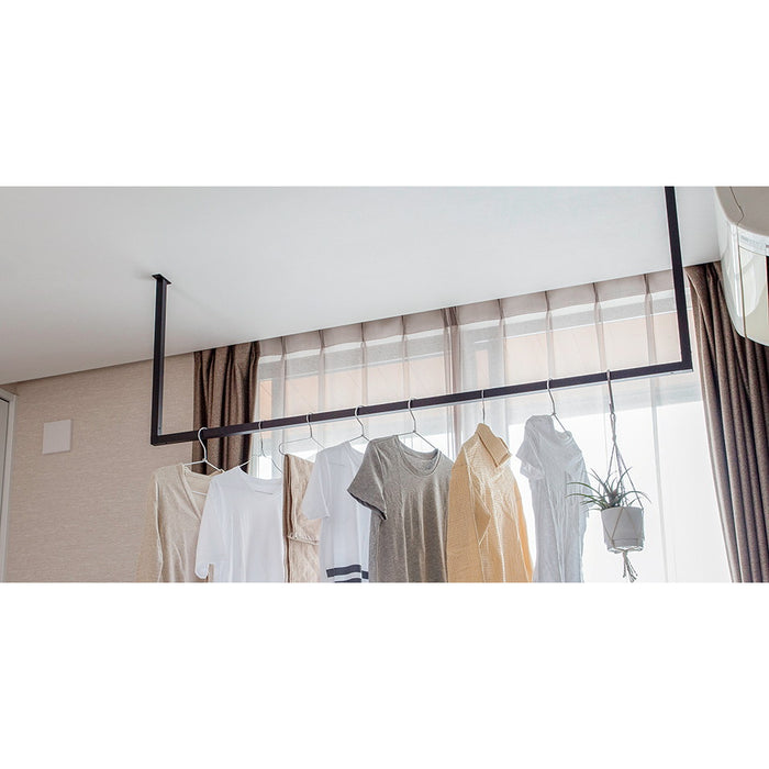 部屋は四角。窓も四角。物干しも　天井付け物干し　kacu