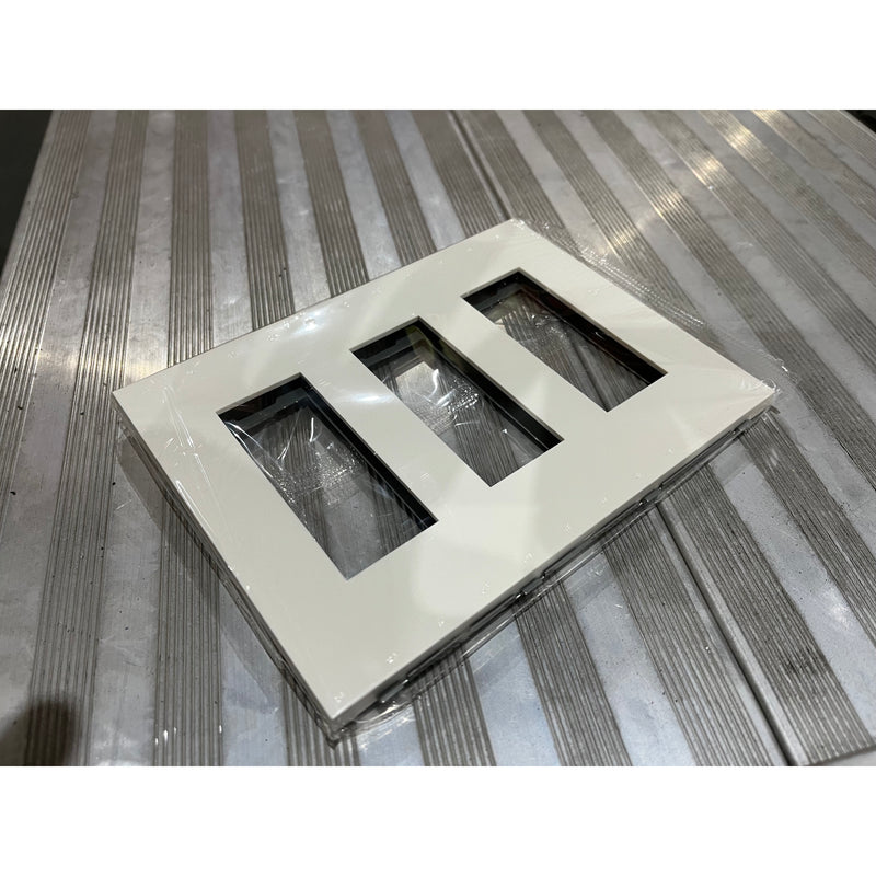 ３連用プレ－ト ピュアホワイト