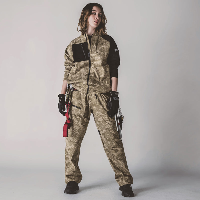 寅壱 9283-211 ワイドカーゴ 迷彩ベージュ 着用画