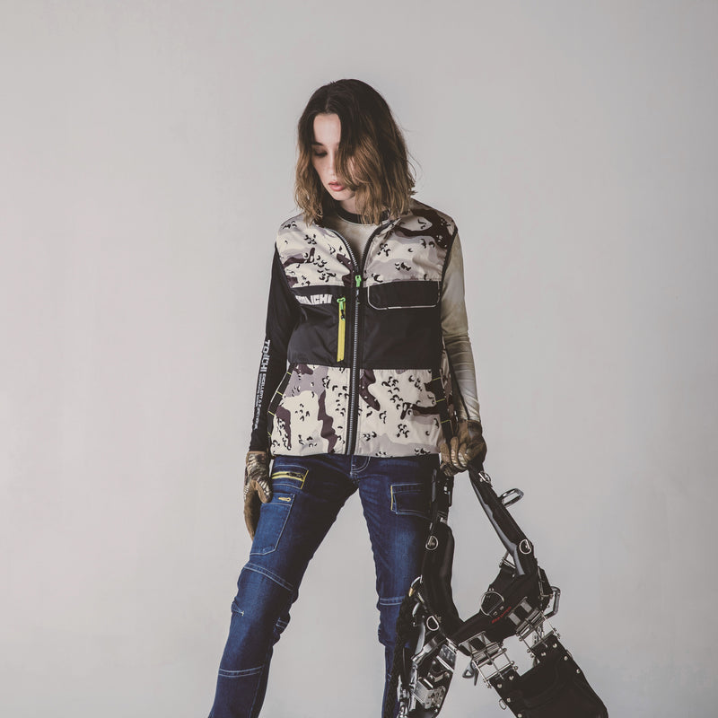 寅壱 1082-611 空調服®ベスト 迷彩 着用画2