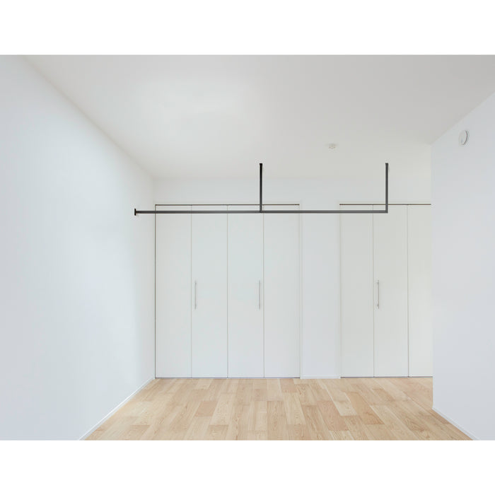部屋は四角。窓も四角。物干しも　天井付け物干し　kacu